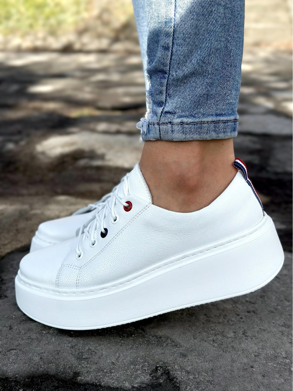 Białe trampki damskie skórzane