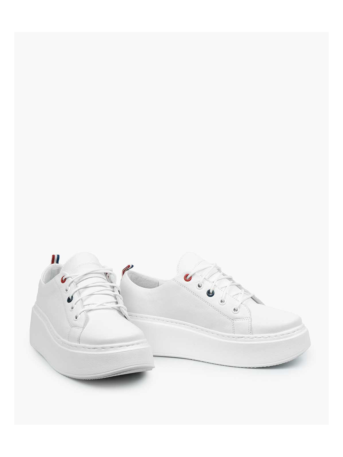 Białe trampki damskie skórzane