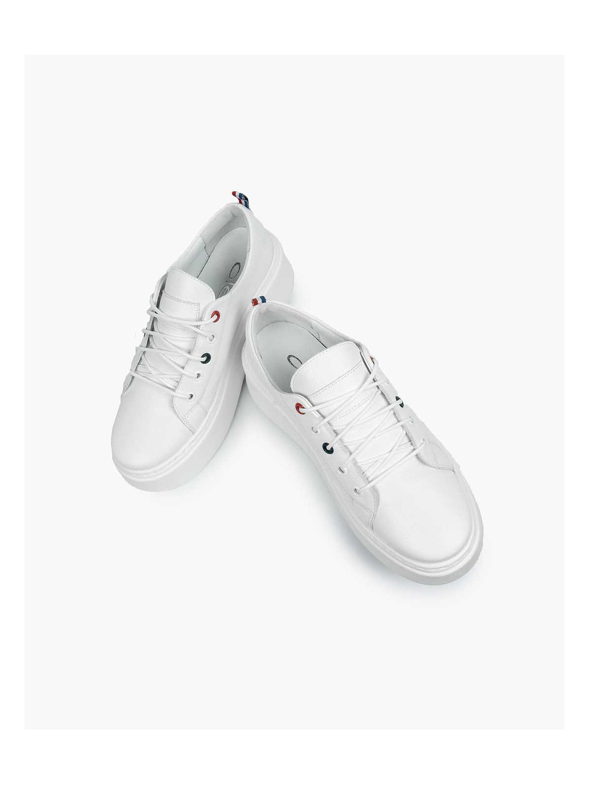 Białe trampki damskie skórzane