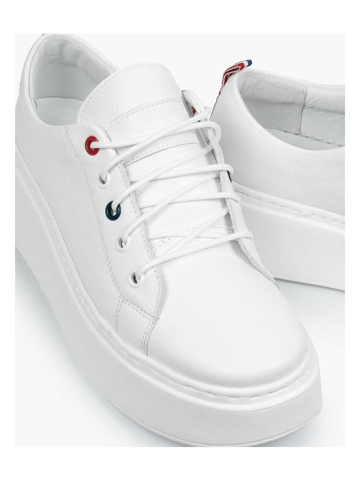 Białe trampki damskie skórzane