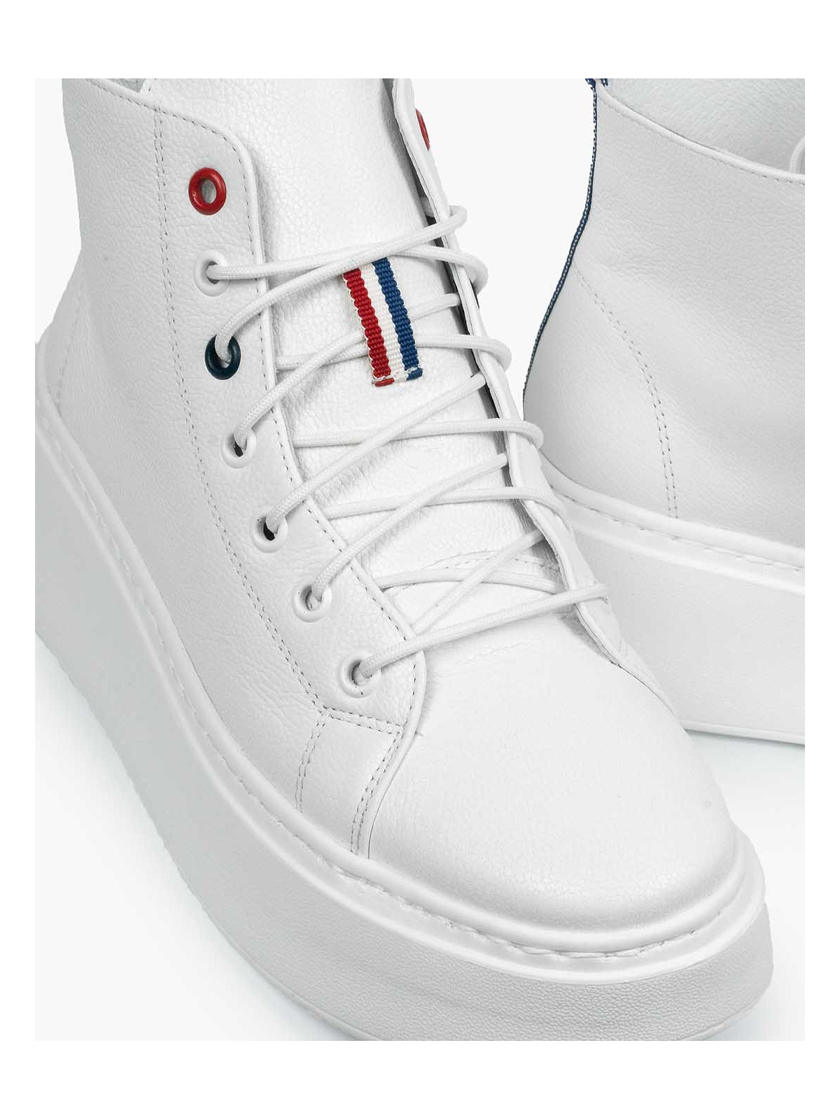 Białe trampki damskie skórzane