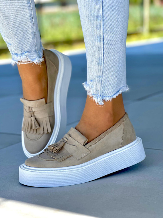 Modne-bezowe-mokasyny-damskie-skorzane-OLEKSY-na-wygodnym-grubym-spodzie-polskiej-produkcji