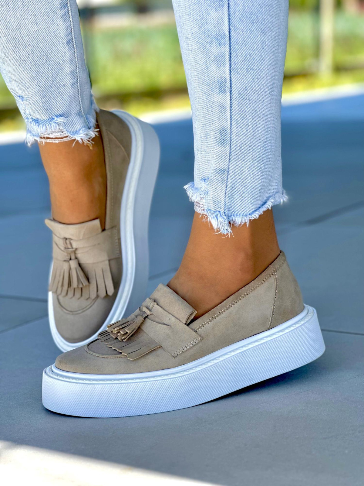 Modne-bezowe-mokasyny-damskie-skorzane-OLEKSY-na-wygodnym-grubym-spodzie-polskiej-produkcji