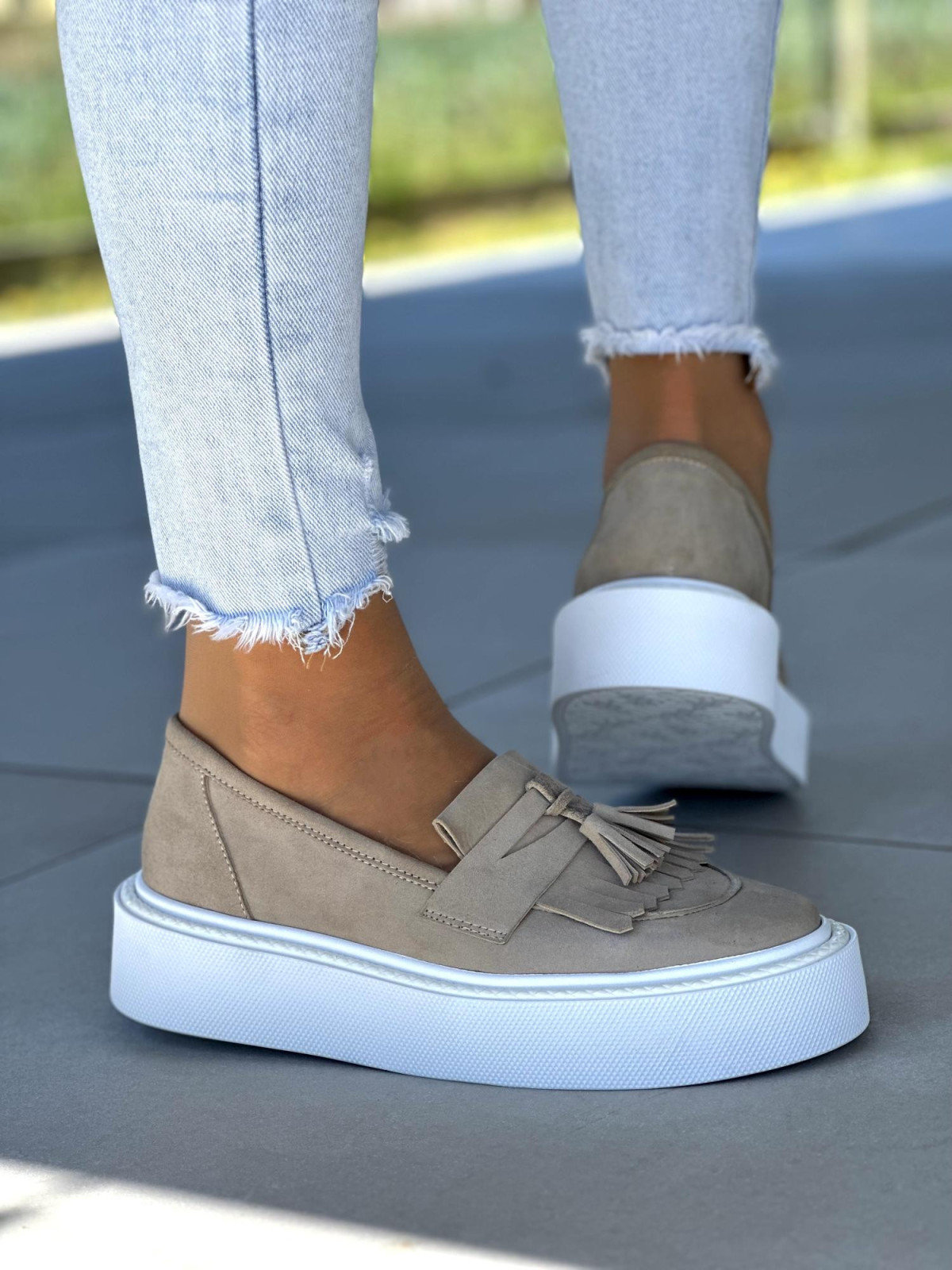 Modne-bezowe-mokasyny-damskie-skorzane-OLEKSY-na-wygodnym-grubym-spodzie-polskiej-produkcji