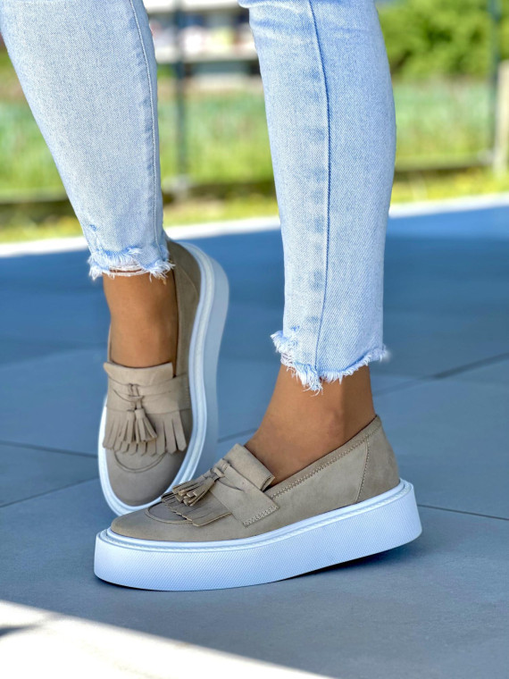 Modne-bezowe-mokasyny-damskie-skorzane-OLEKSY-na-wygodnym-grubym-spodzie-polskiej-produkcji