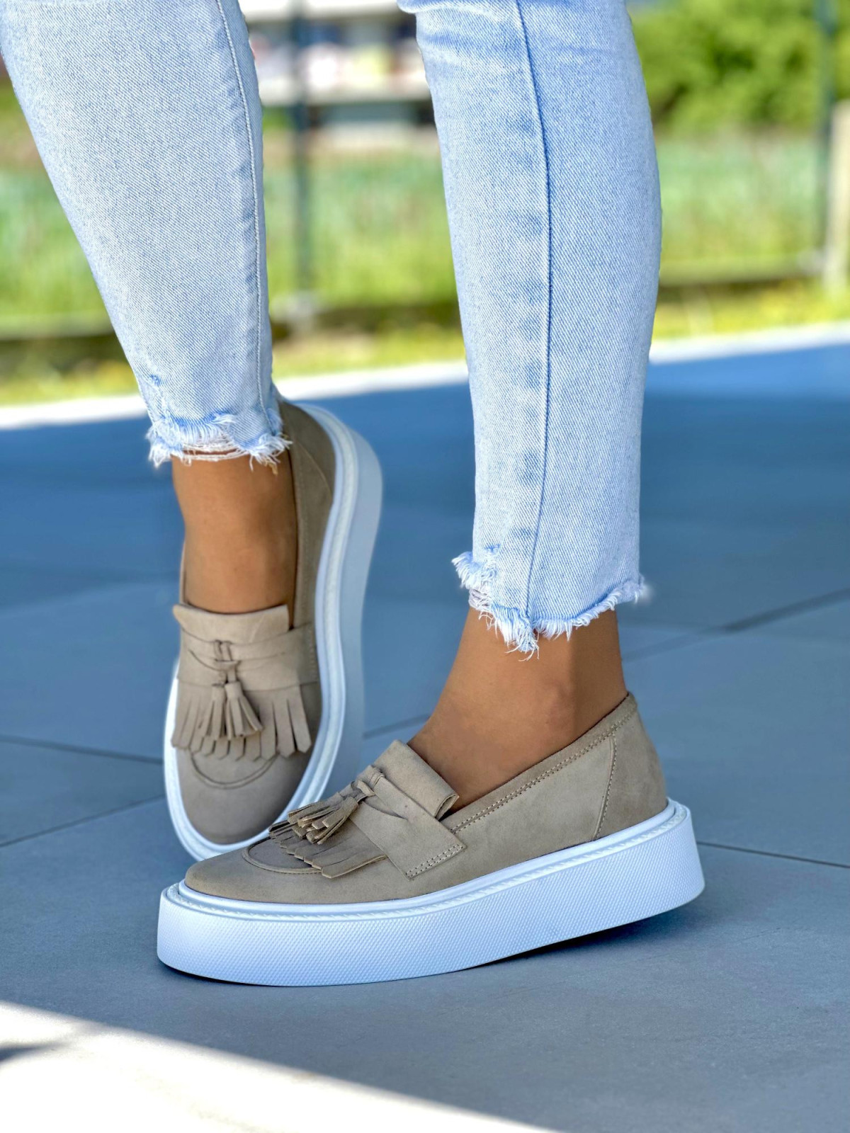 Modne-bezowe-mokasyny-damskie-skorzane-OLEKSY-na-wygodnym-grubym-spodzie-polskiej-produkcji