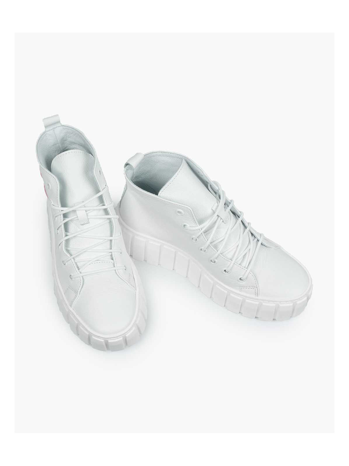 Białe trampki damskie skórzane