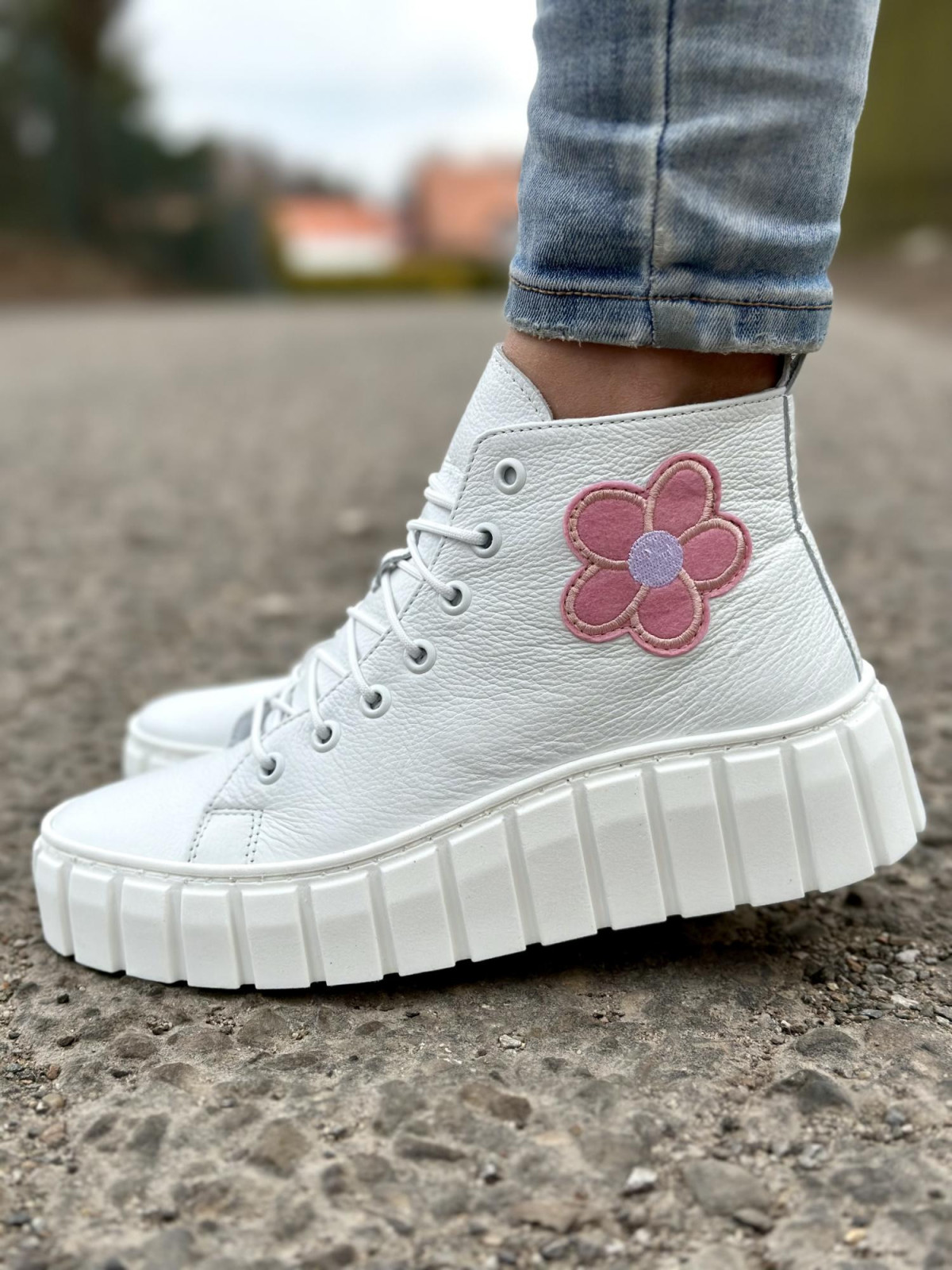 Białe trampki damskie skórzane