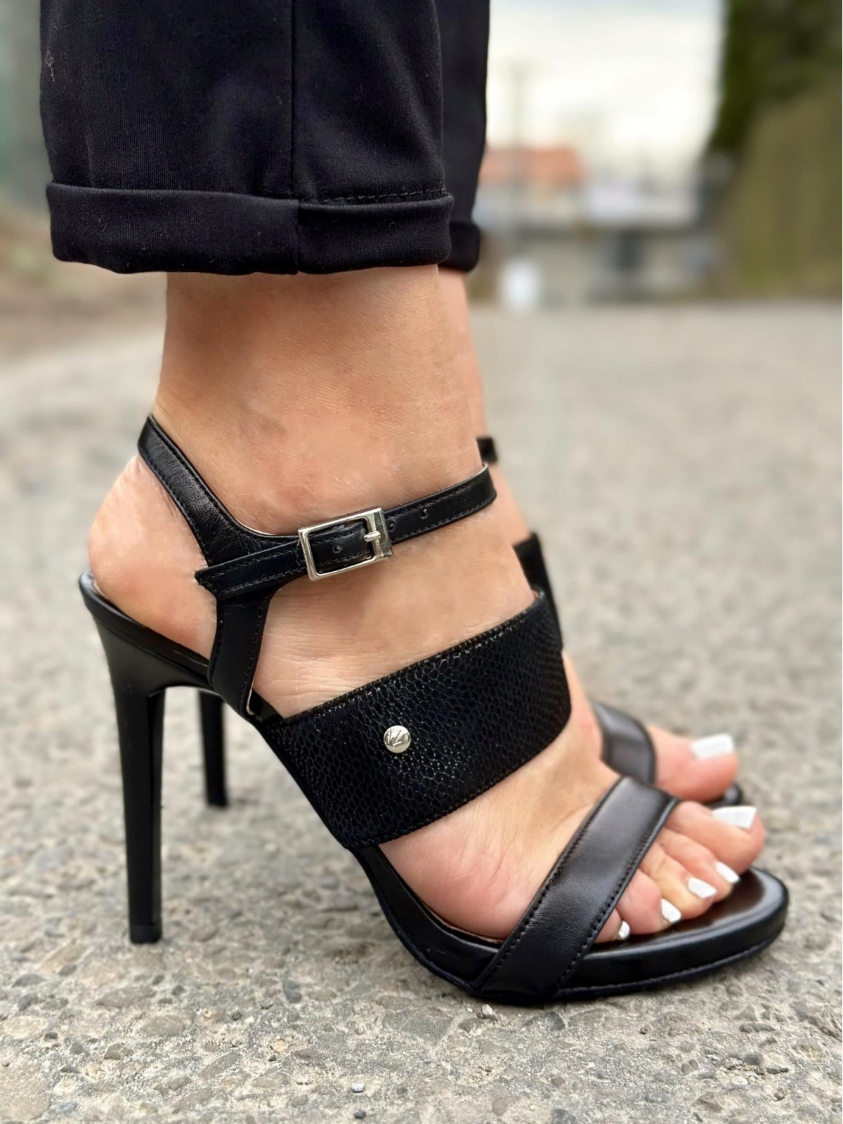 Czarne sandały damskie skórzane