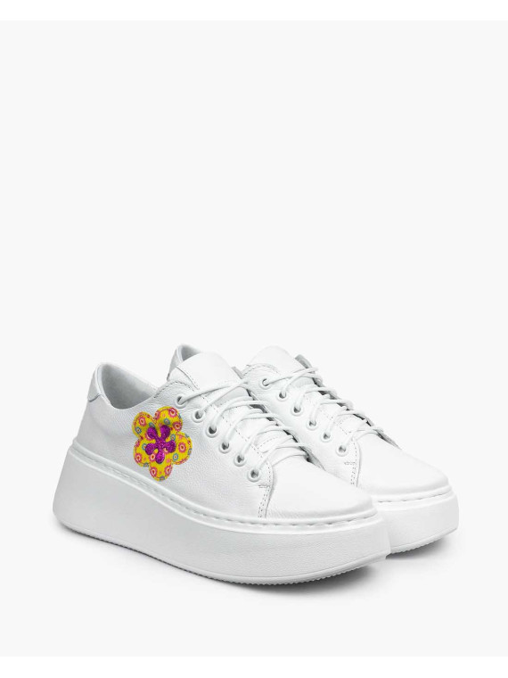 Białe trampki damskie skórzane