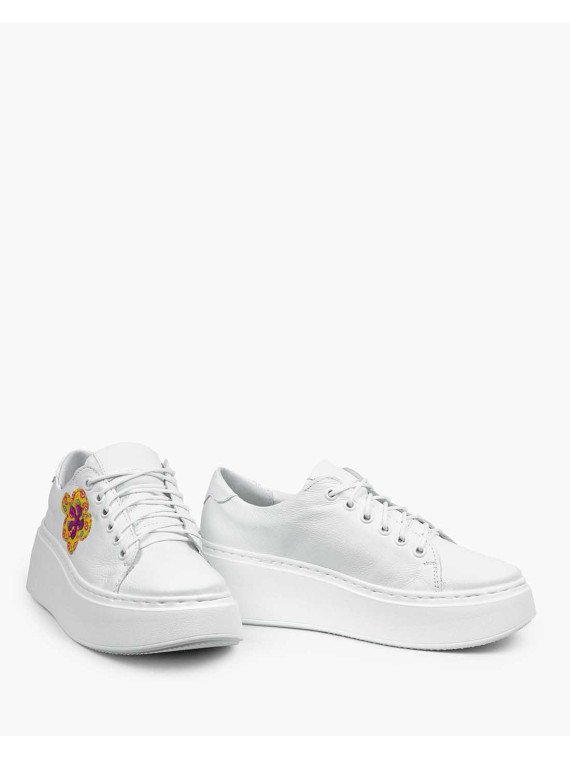 Białe trampki damskie skórzane