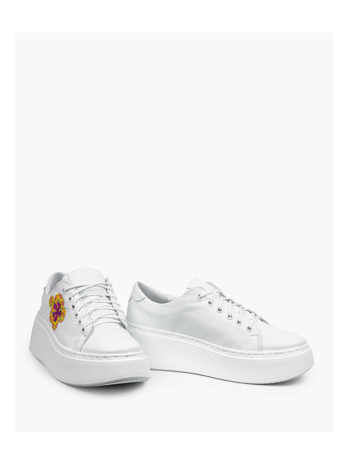 Białe trampki damskie skórzane