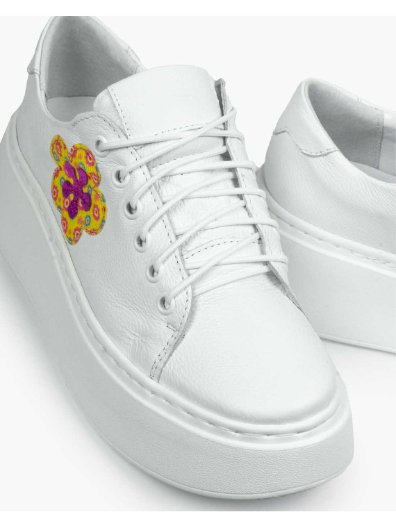 Białe trampki damskie skórzane