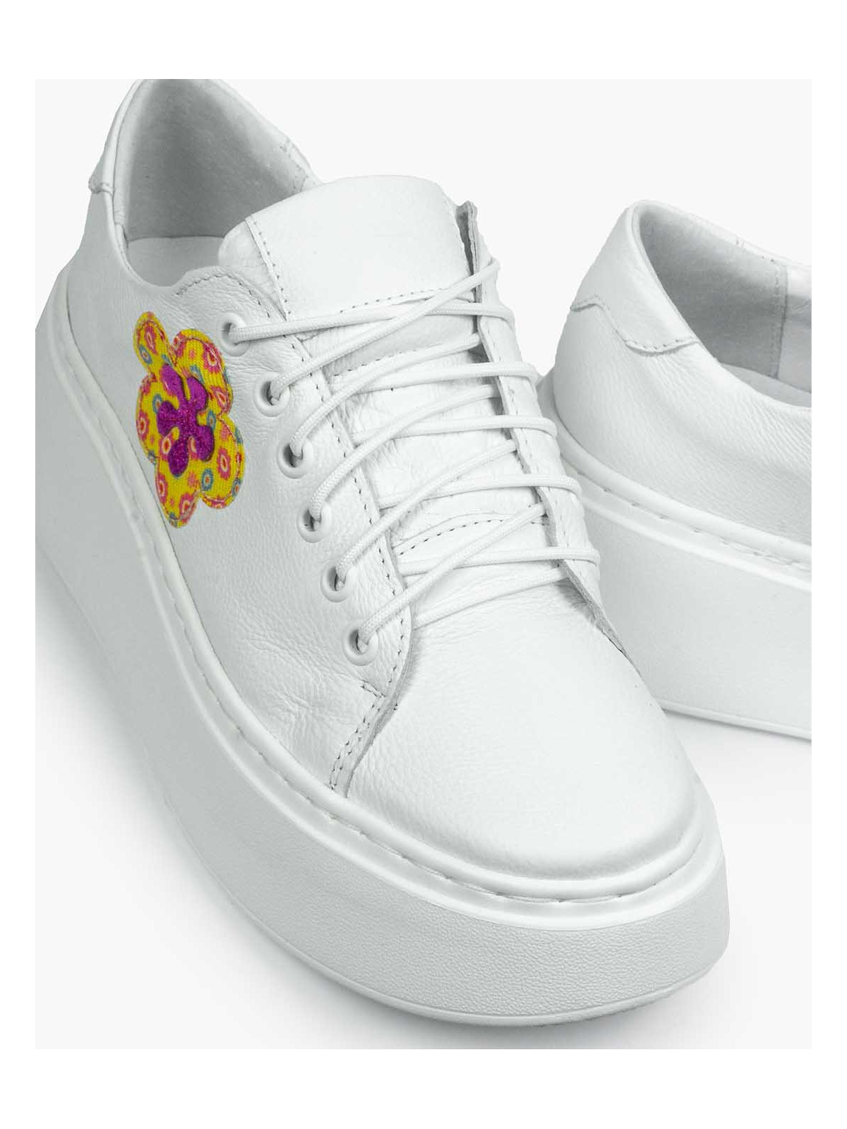 Białe trampki damskie skórzane