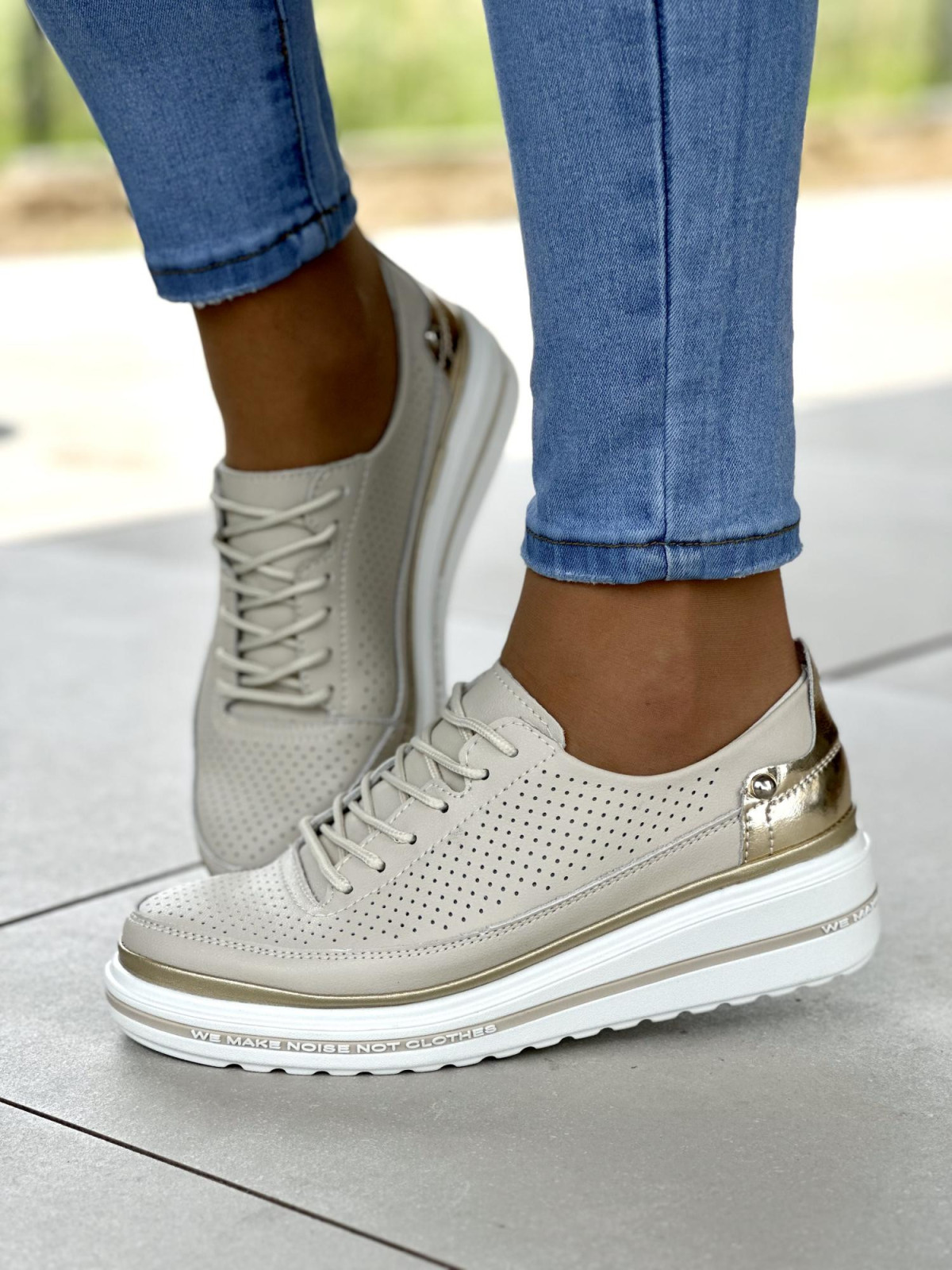 Bezowe-trampki-damskie-skorzane