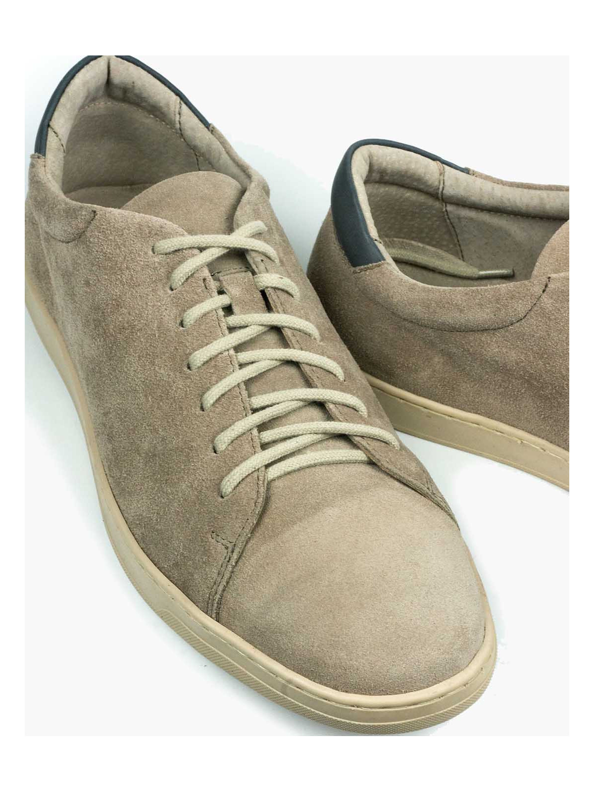 Beżowe trampki męskie skórzane