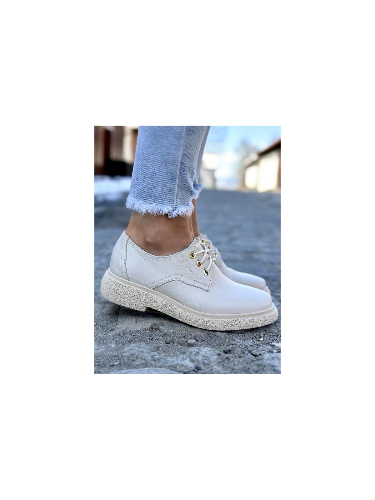 Beżowe półbuty damskie skórzane