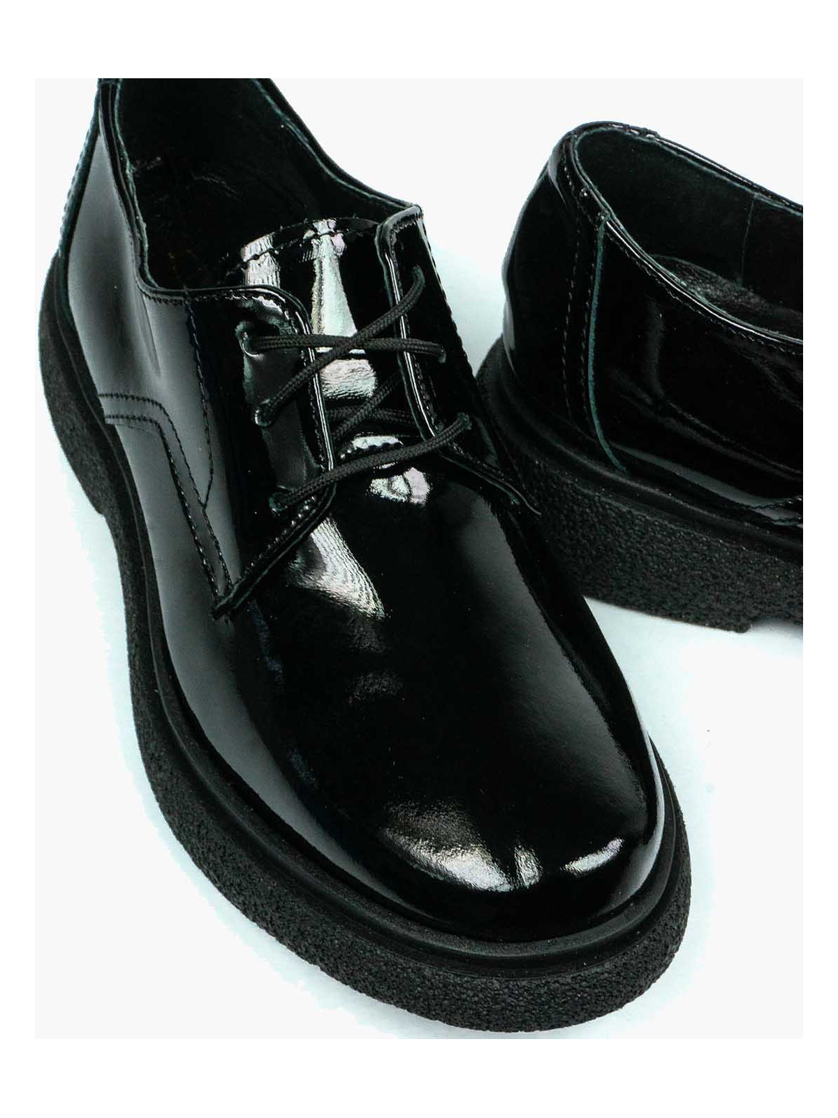 Czarne półbuty damskie skórzane