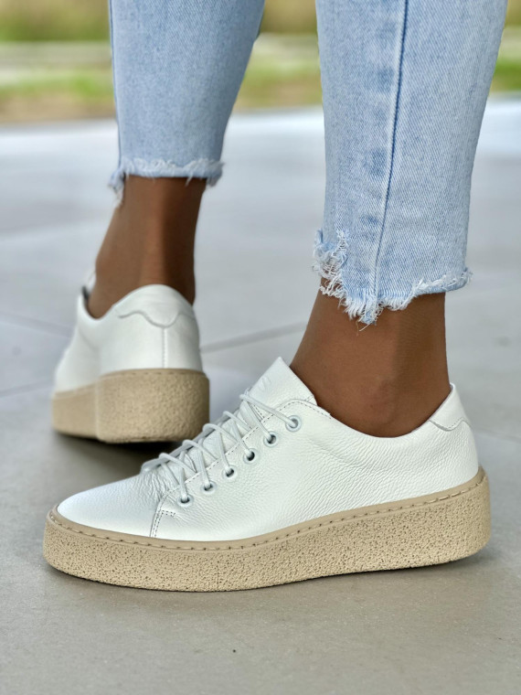 Białe trampki damskie skórzane OLEKSY polskiej produkcji na beżowej grubej podeszwie