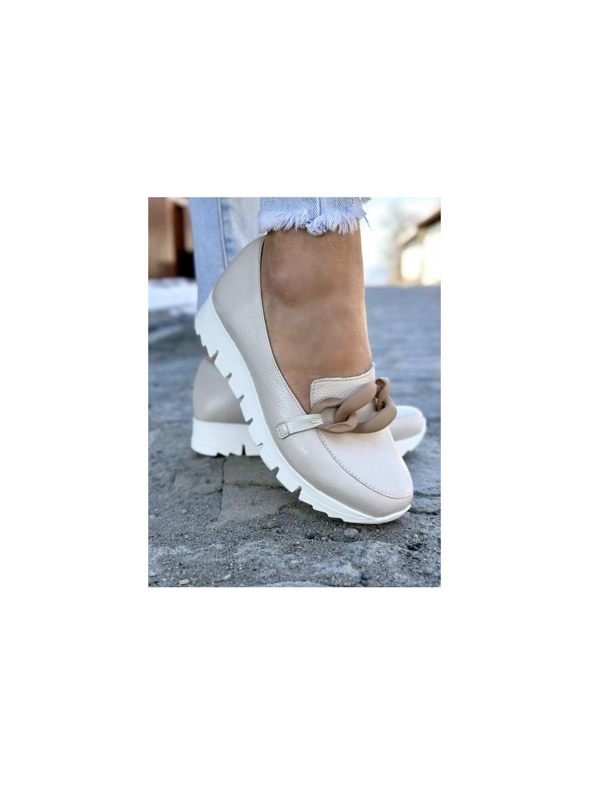 Beżowe półbuty damskie skórzane