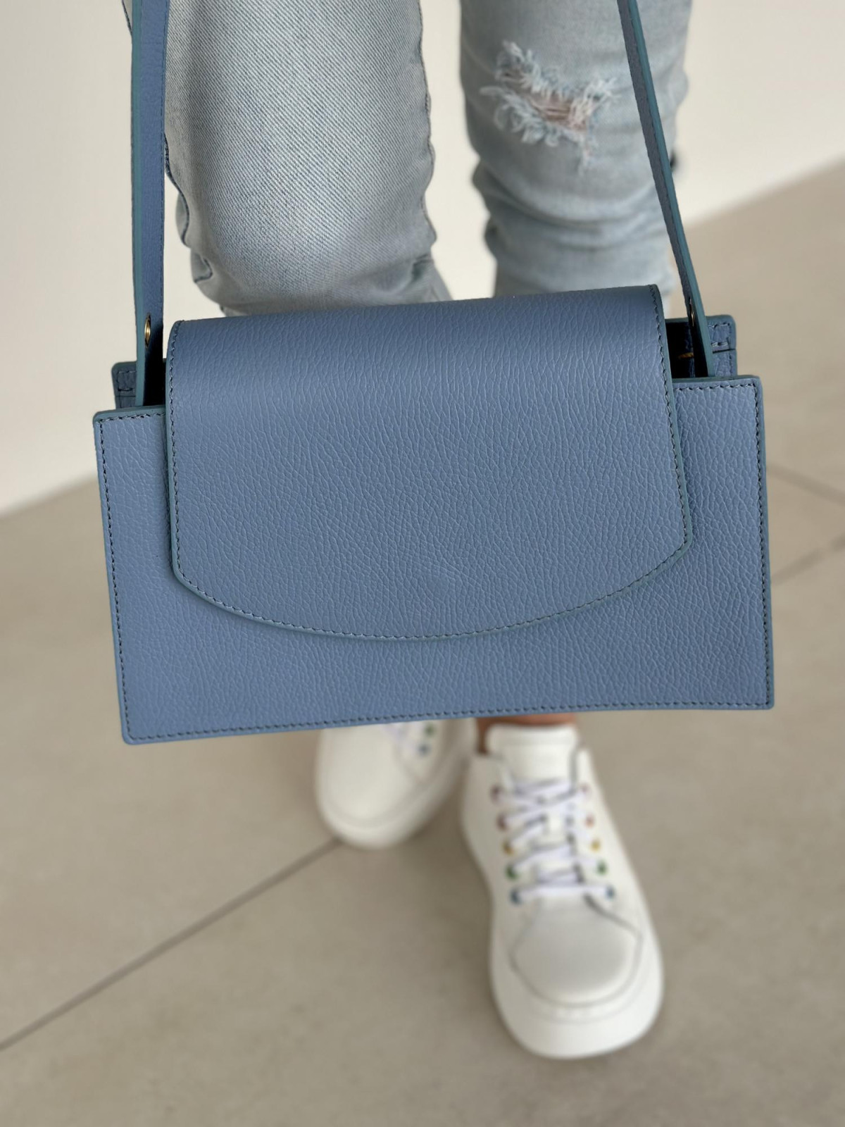 Niebieska torebka damska skórzana