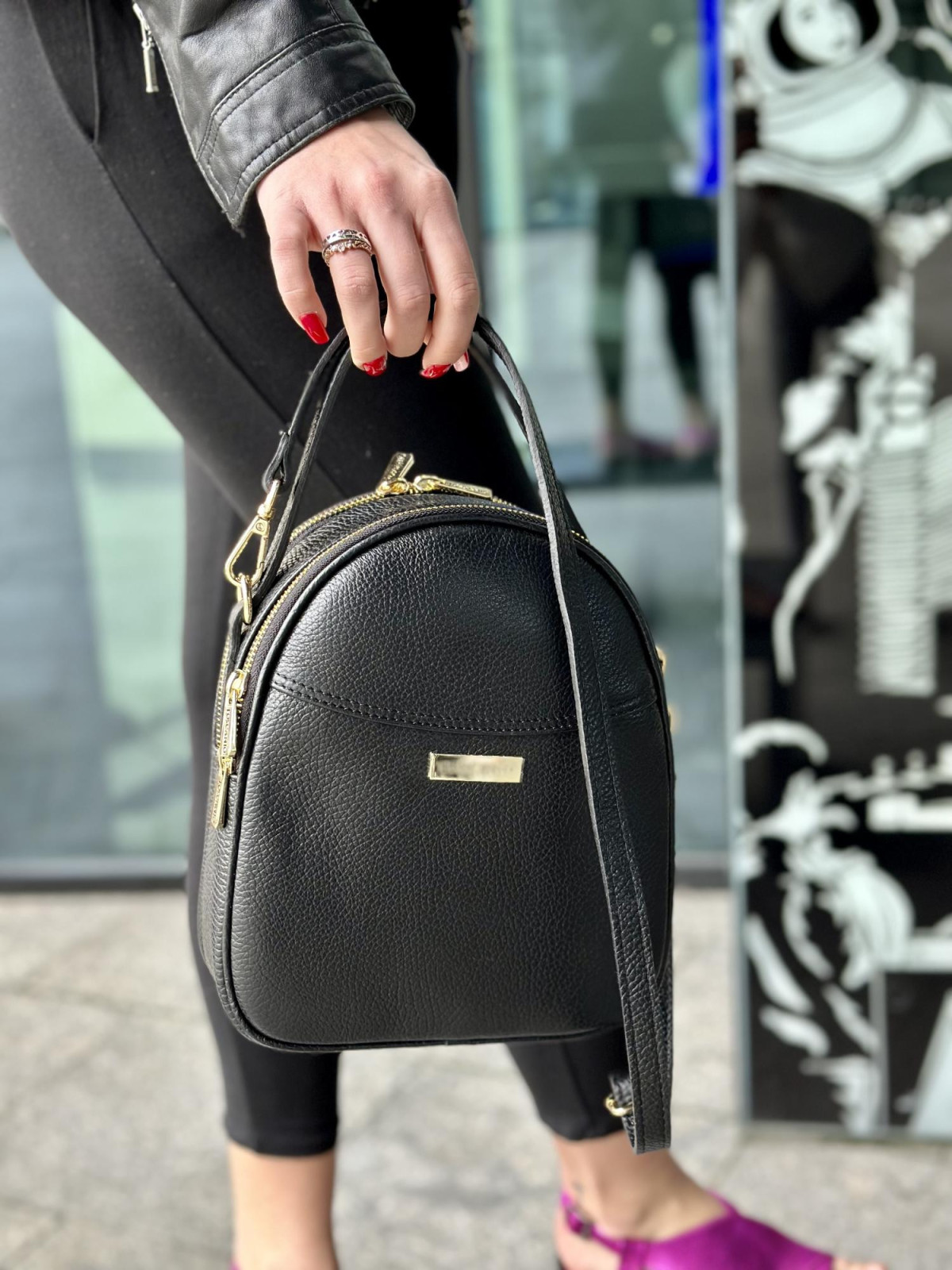 Czarny plecak damski skórzany