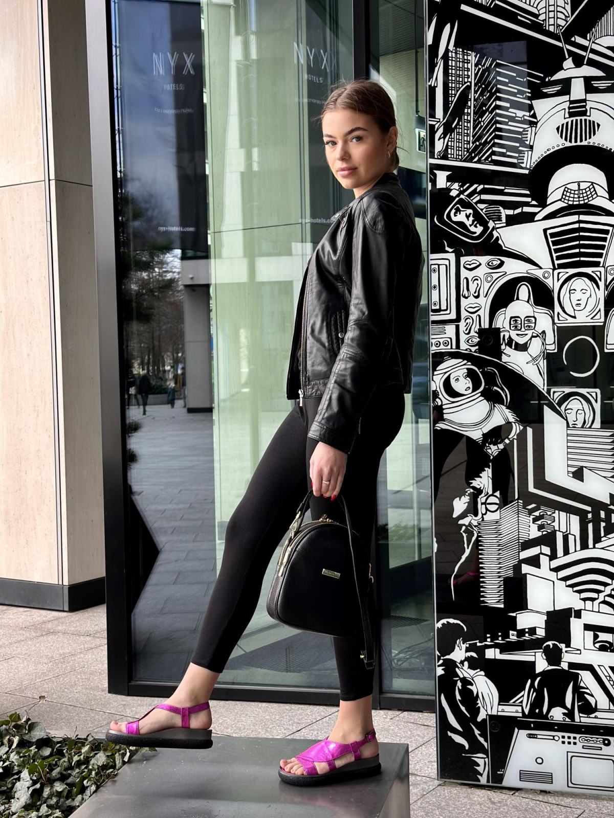 Czarny plecak damski skórzany