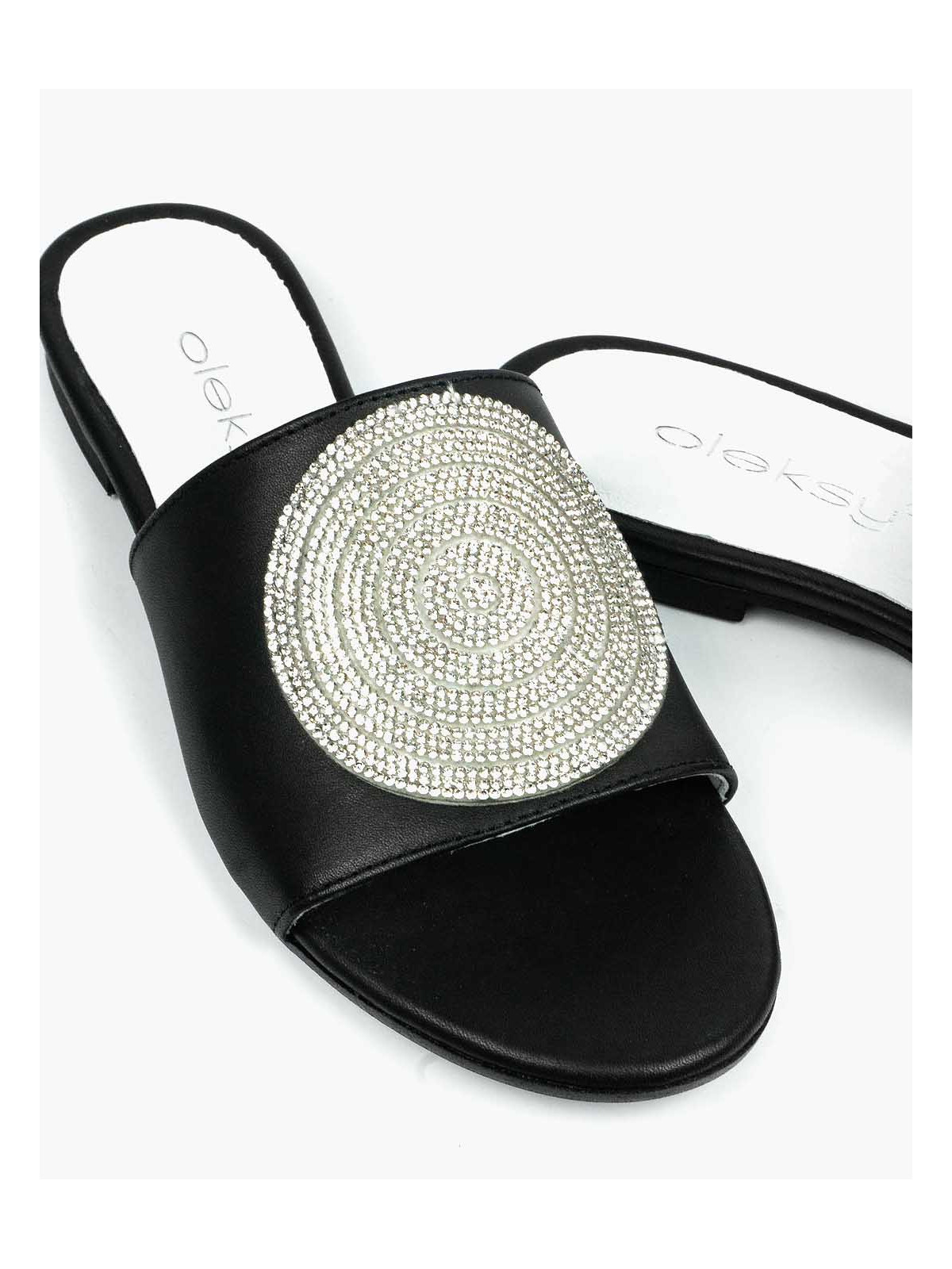 Czarne klapki damskie skórzane