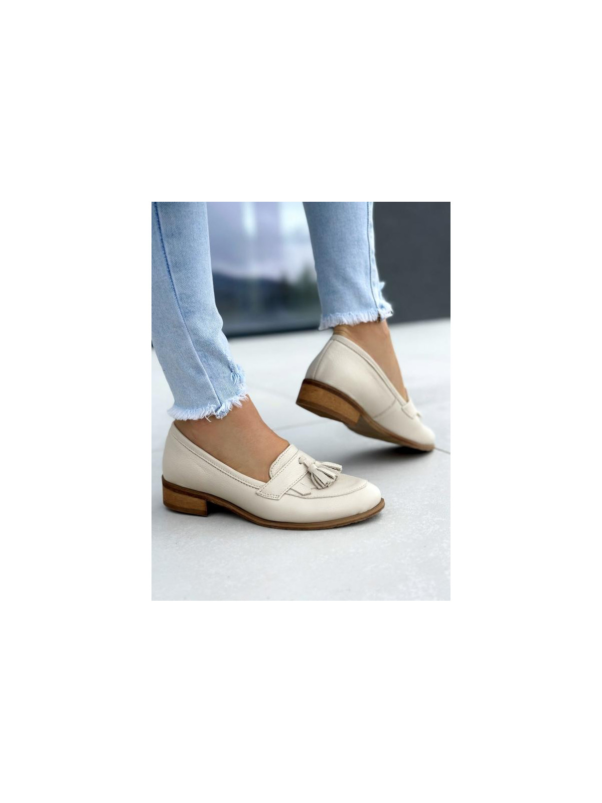 Beżowe mokasyny damskie skórzane