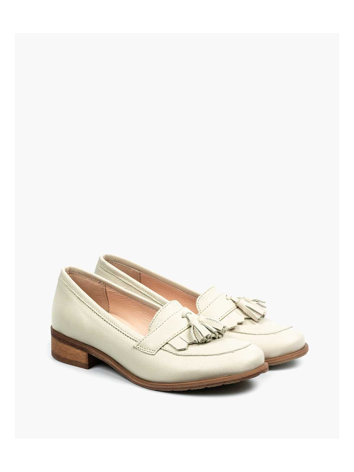 Beżowe mokasyny damskie skórzane