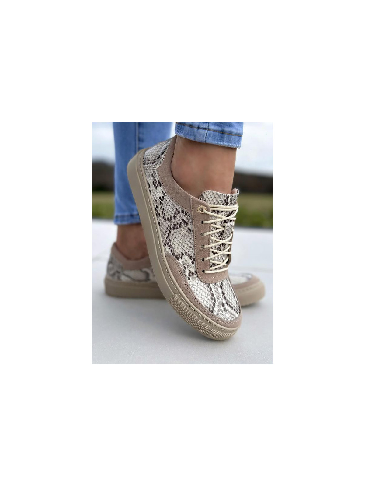Beżowe trampki damskie skórzane