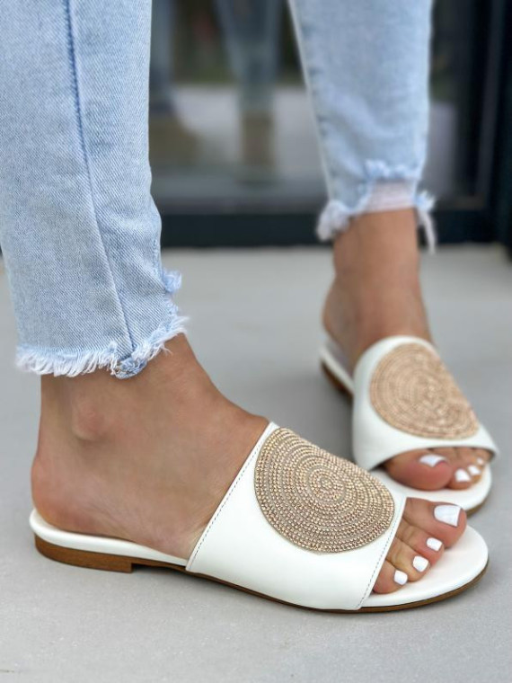 Białe klapki damskie skórzane