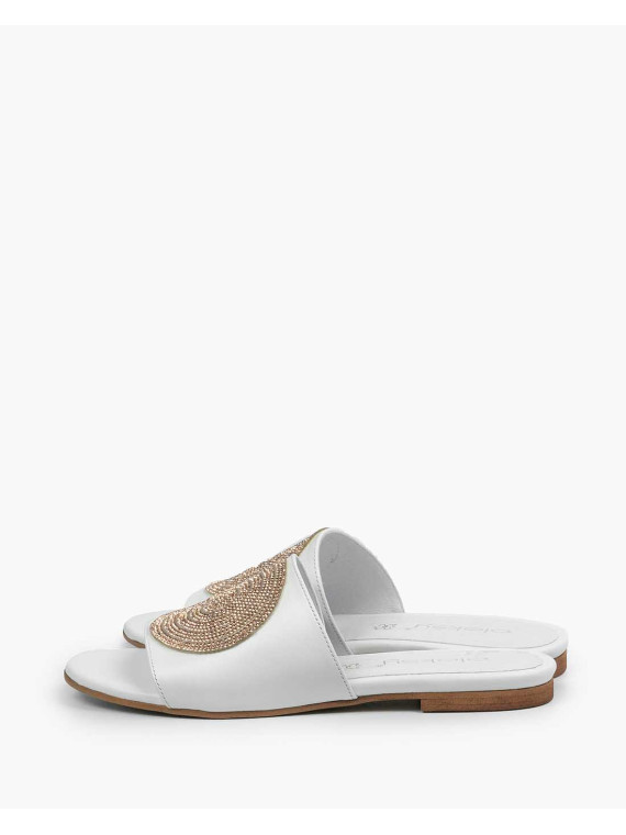 Białe klapki damskie skórzane