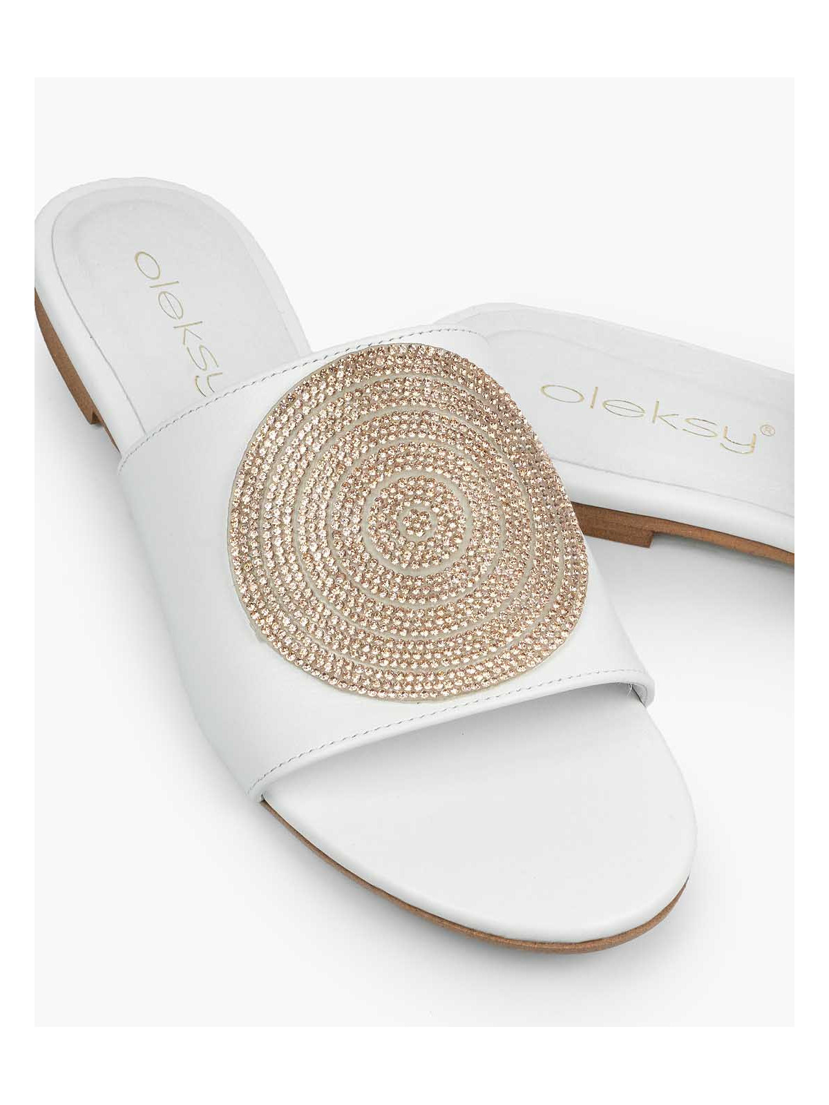 Białe klapki damskie skórzane