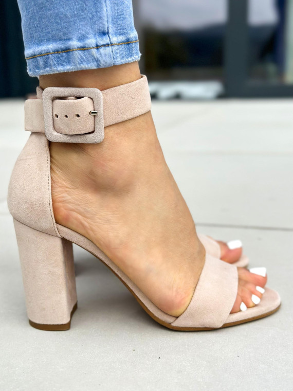 Beżowe sandały damskie skórzane