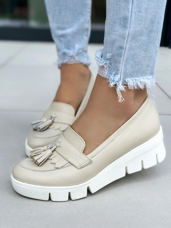 Beżowe półbuty damskie skórzane