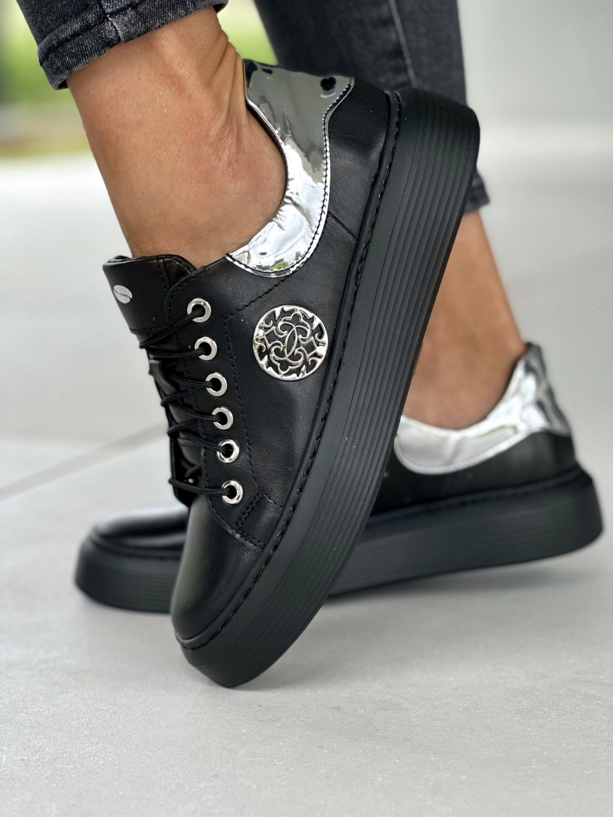 Czarne trampki damskie skórzane