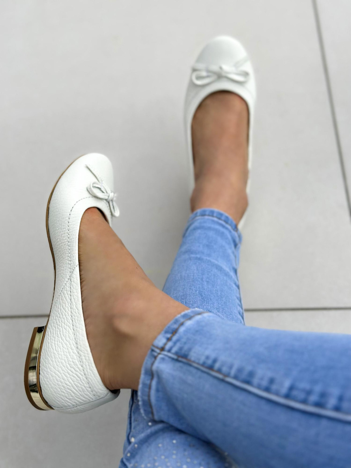 Białe baleriny damskie skórzane