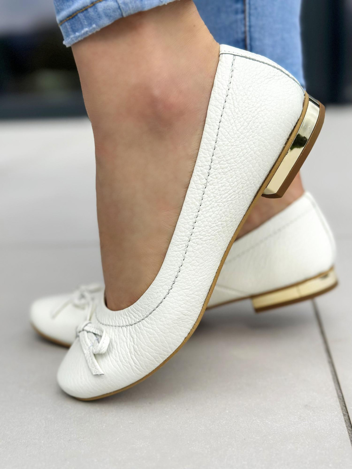 Białe baleriny damskie skórzane