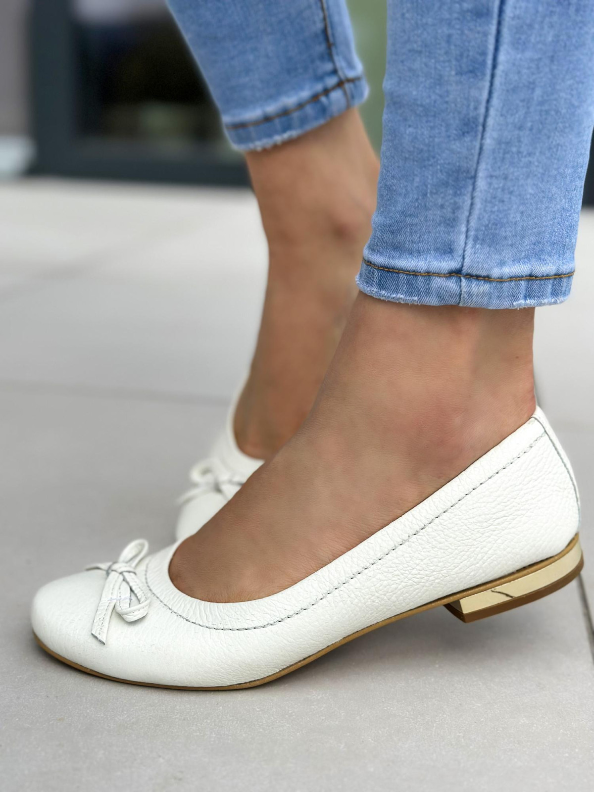 Białe baleriny damskie skórzane