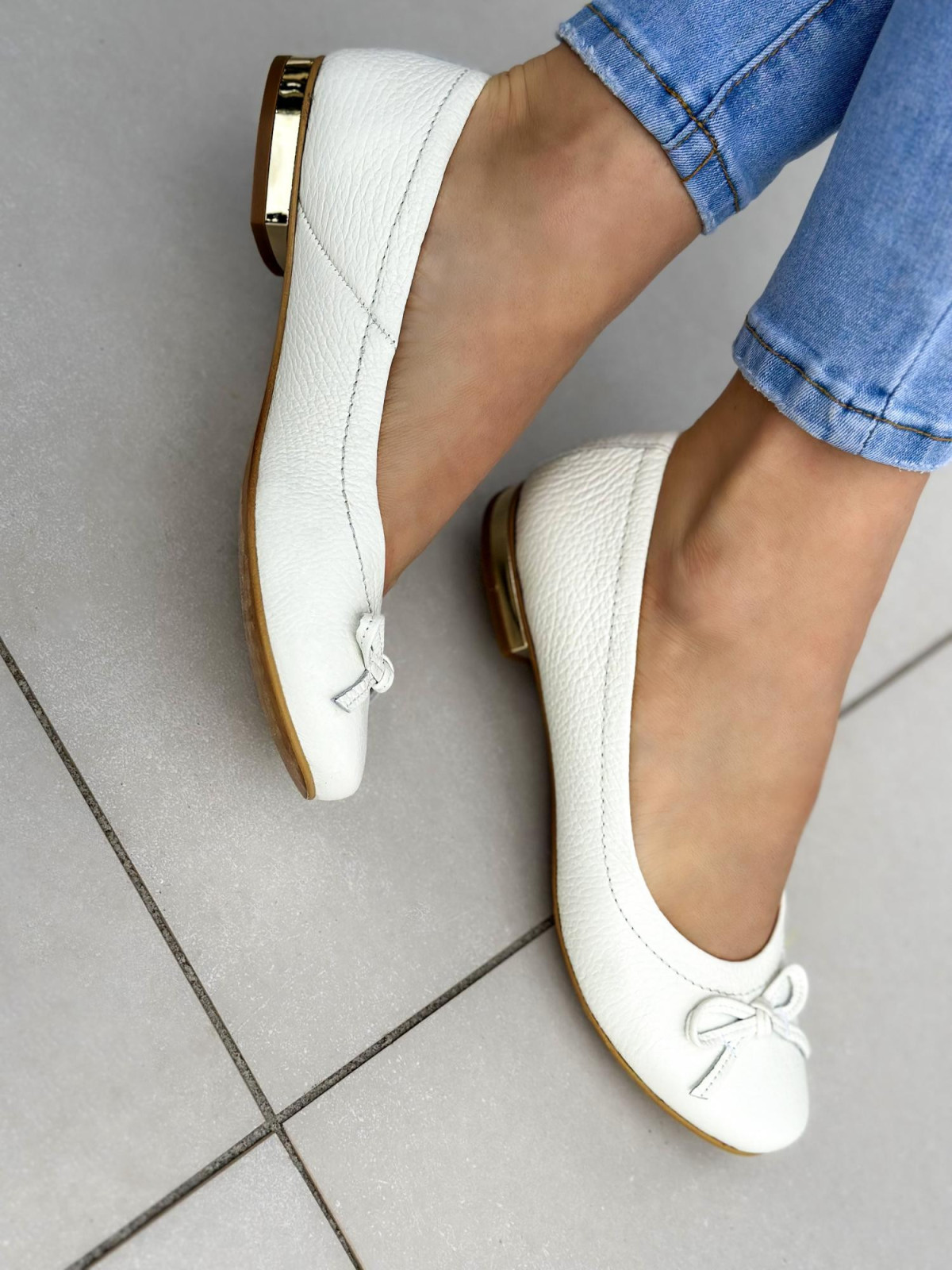 Białe baleriny damskie skórzane