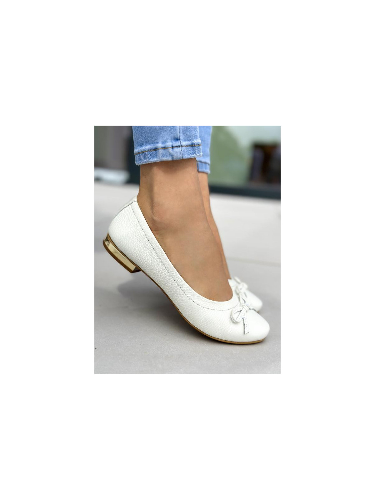 Białe baleriny damskie skórzane