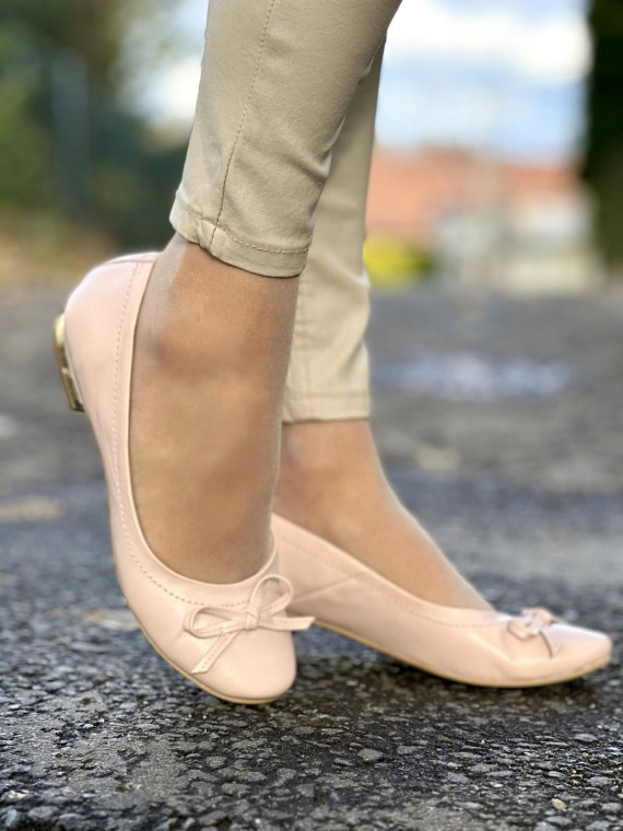 Beżowe baleriny damskie skórzane