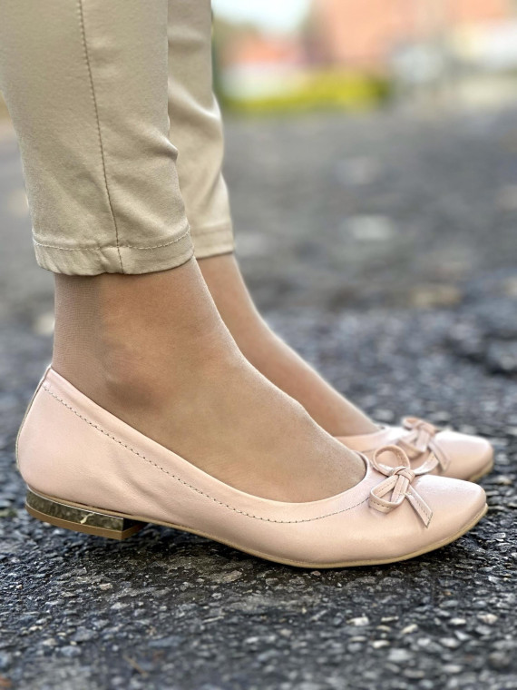 Beżowe baleriny damskie skórzane