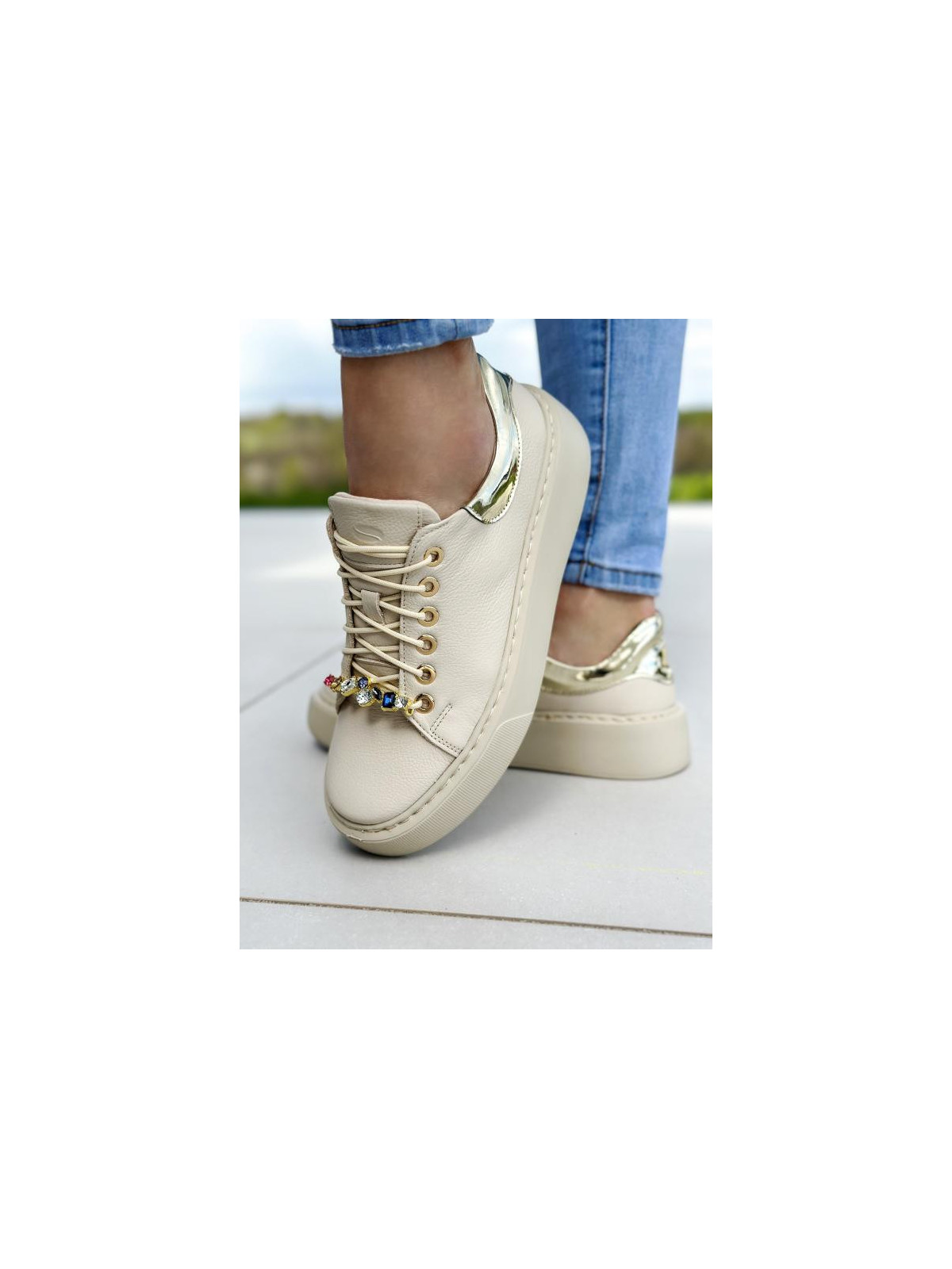 Beżowe trampki damskie skórzane