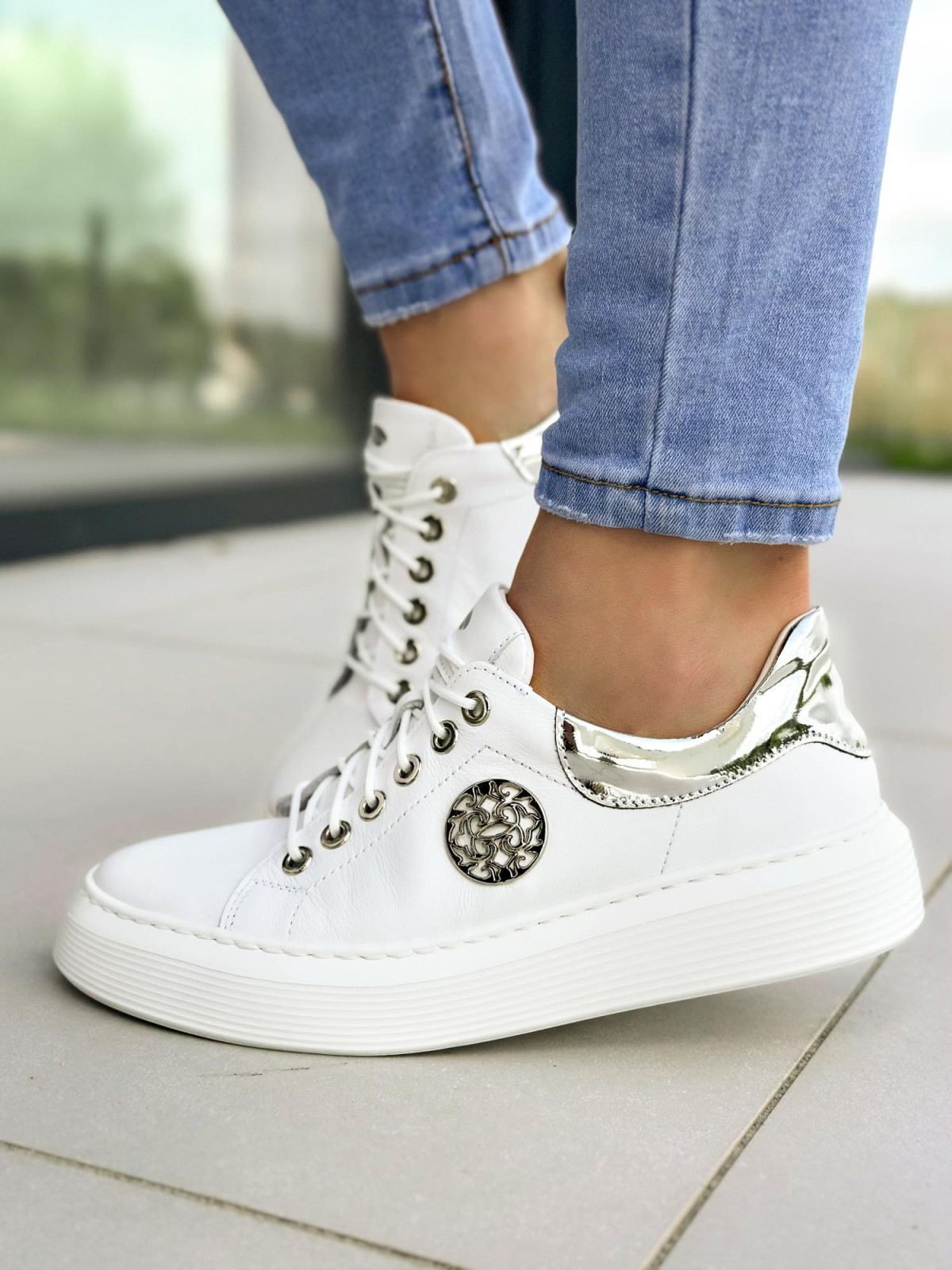 Białe trampki damskie skórzane