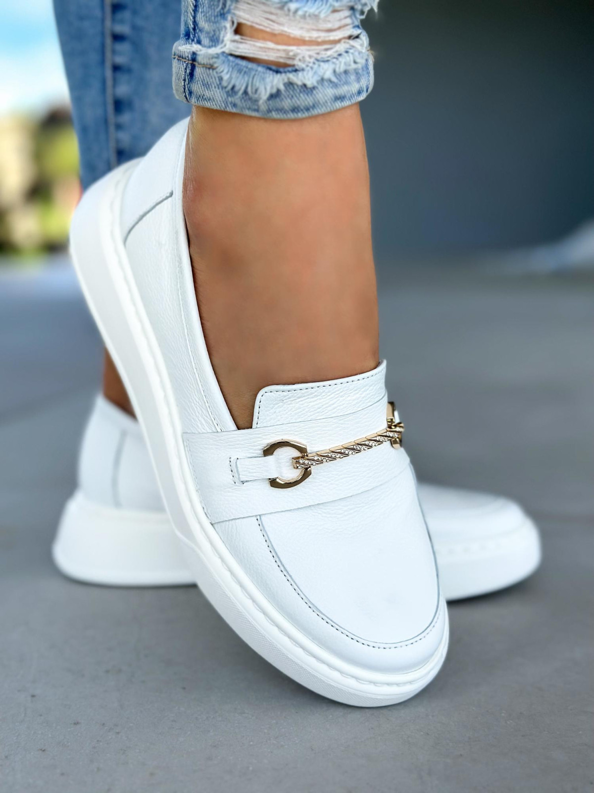 Białe połbuty damskie skórzane