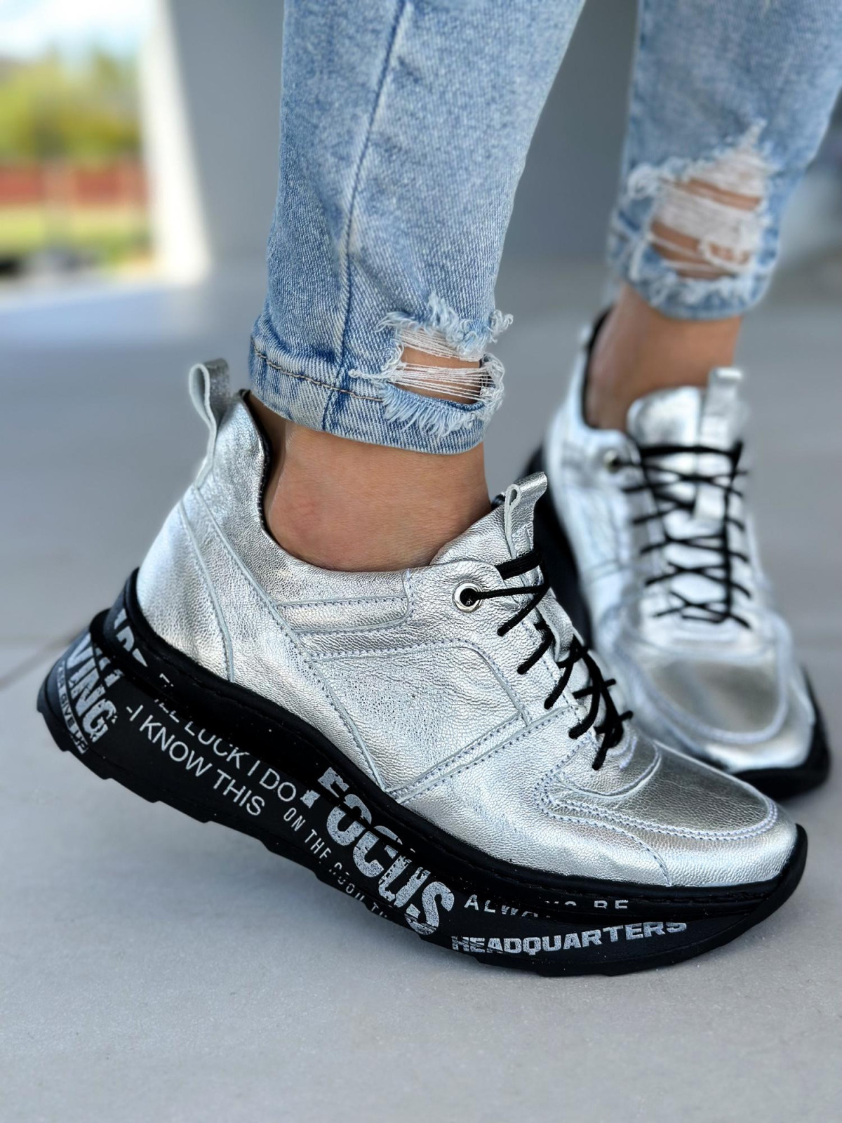 Srebrne sneakersy damskie skórzane