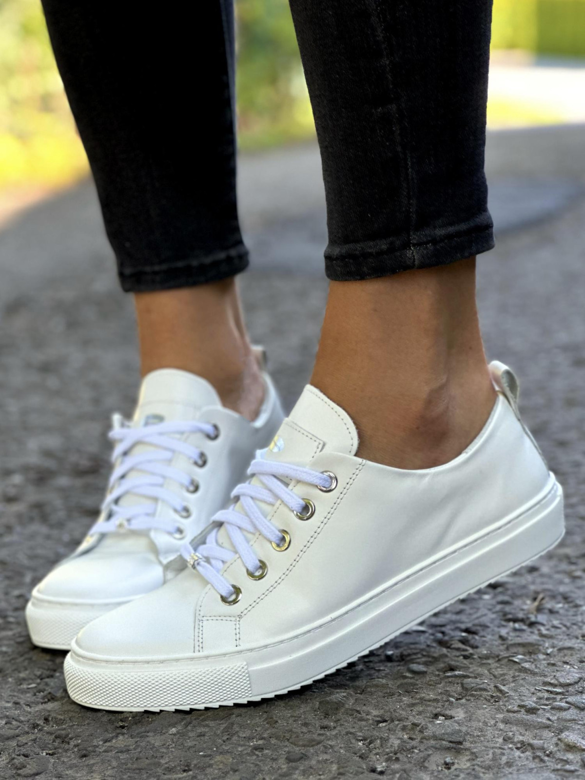 Białe trampki damskie  skórzane