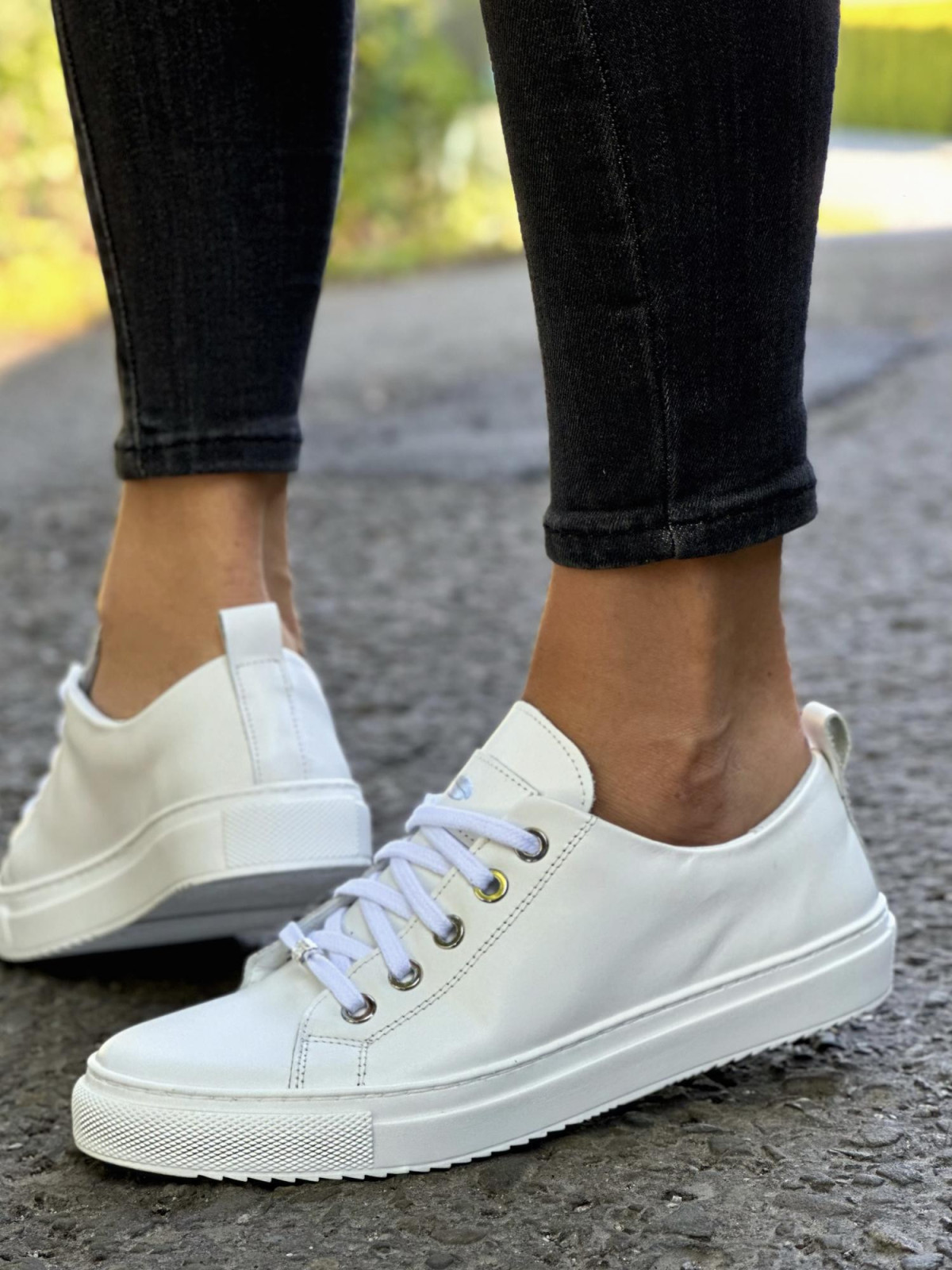 Białe trampki damskie  skórzane